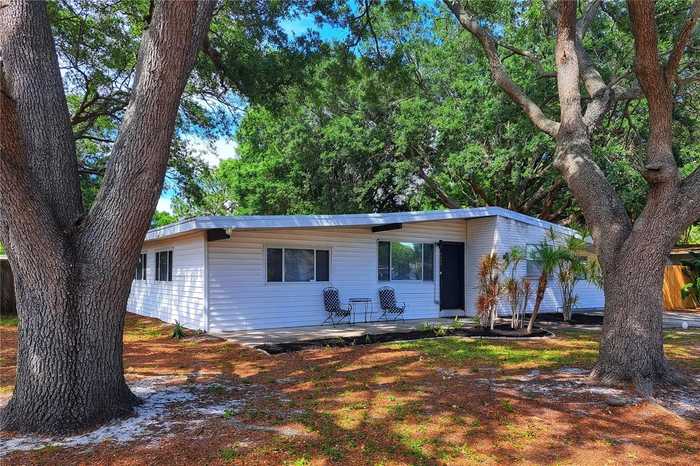 photo 2: 4437 W BAY AVENUE, TAMPA FL 33616