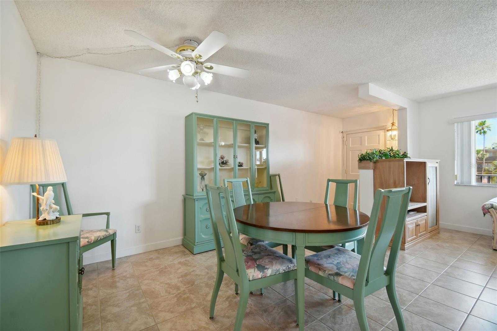 photo 3: 2525 W BAY DRIVE Unit B31, BELLEAIR BLUFFS FL 33770