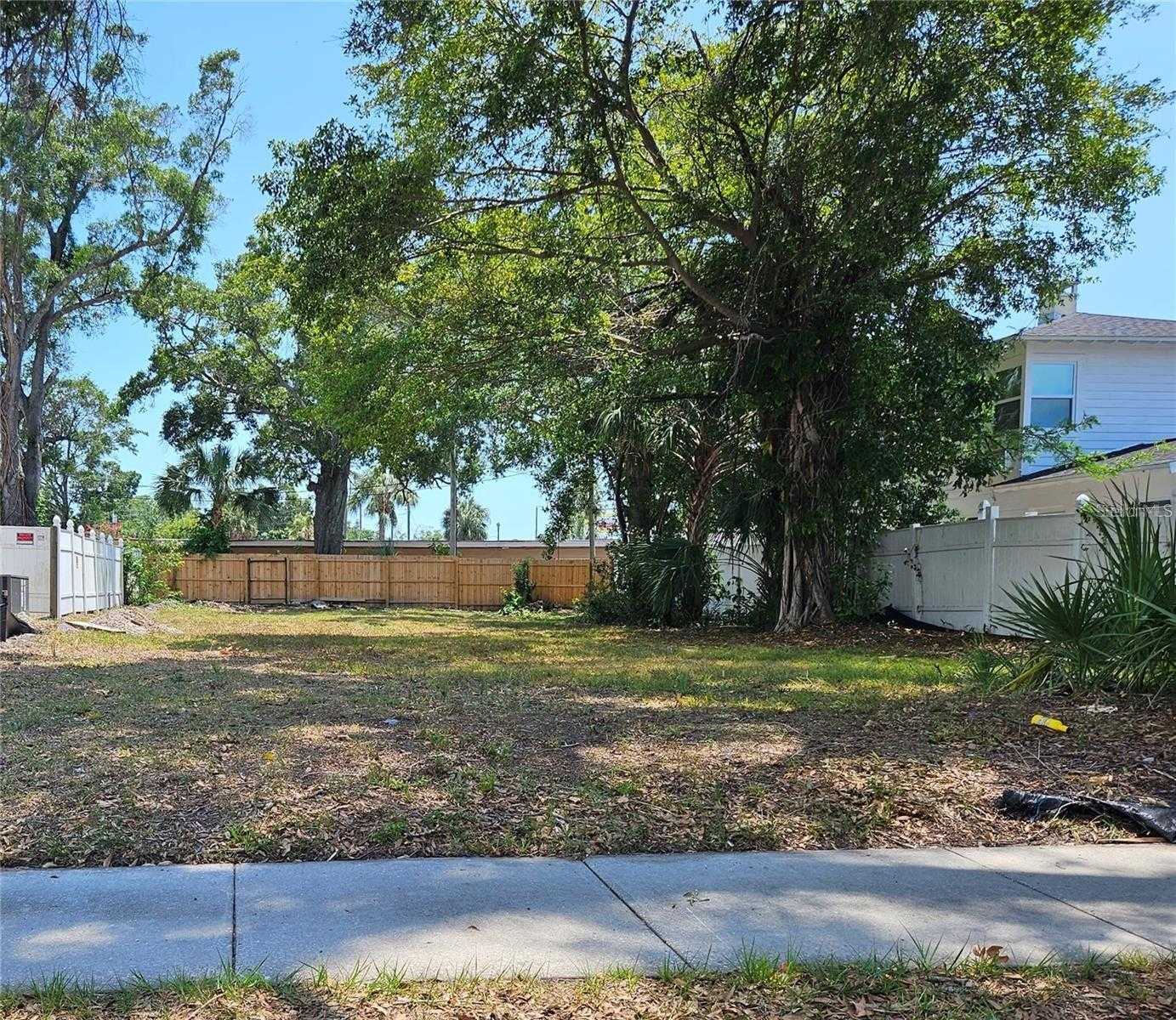 photo 2: 3336 8TH AVENUE N, ST PETERSBURG FL 33713