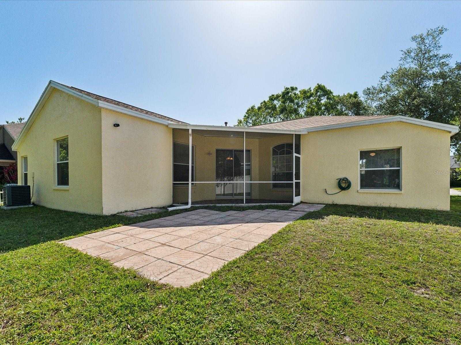 photo 3: 8608 BROOKWAY CIRCLE, TAMPA FL 33635