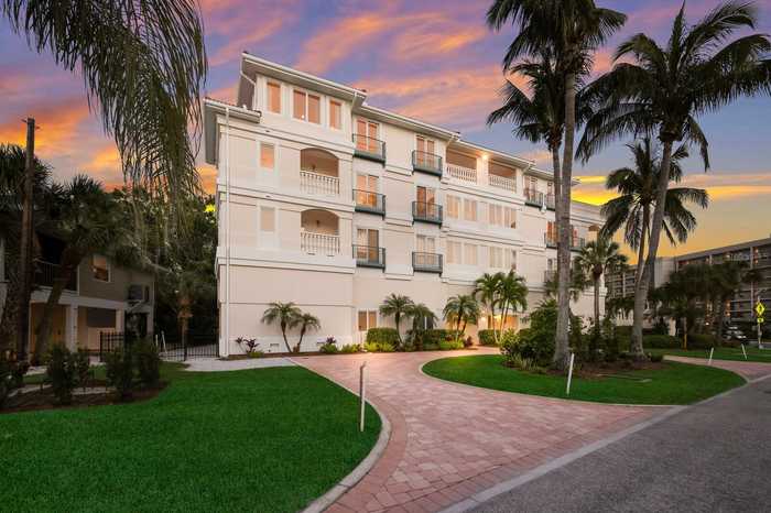 photo 2: 405 BEACH ROAD Unit B, SARASOTA FL 34242