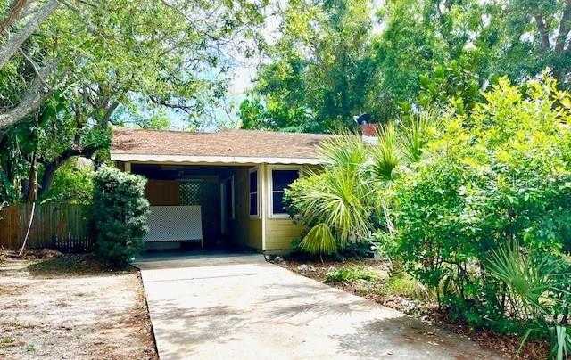 photo 2: 1958 BOUGAINVILLEA STREET, SARASOTA FL 34239