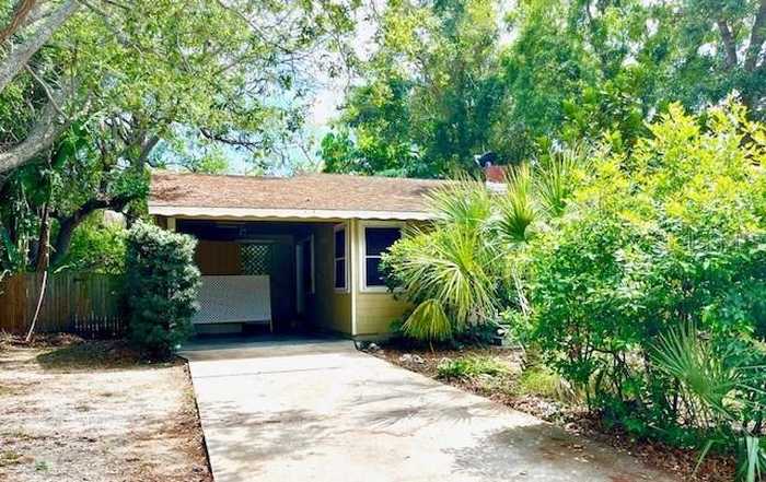 photo 2: 1958 BOUGAINVILLEA STREET, SARASOTA FL 34239