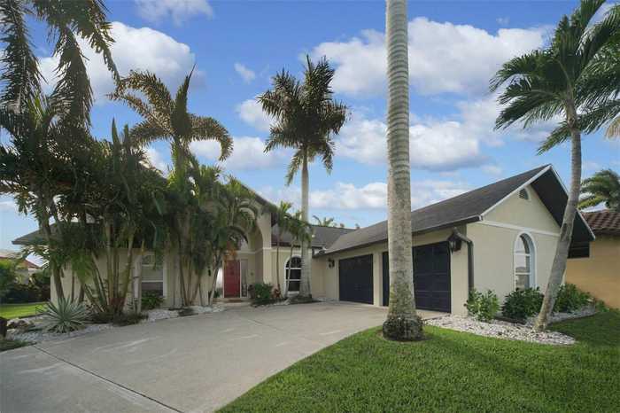 photo 2: 3412 SW 7TH TERRACE, CAPE CORAL FL 33991