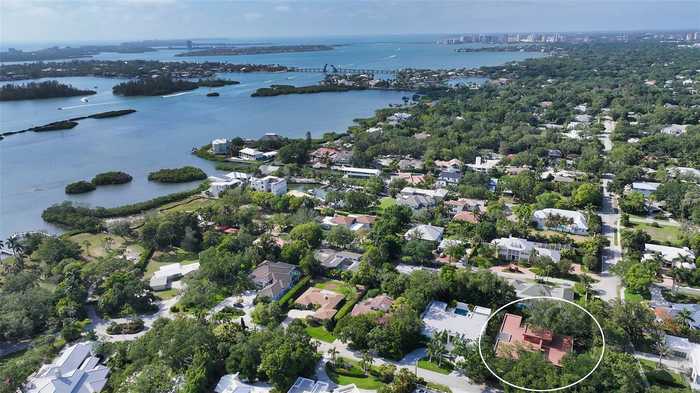 photo 3: 1429 N LAKE SHORE DRIVE, SARASOTA FL 34231