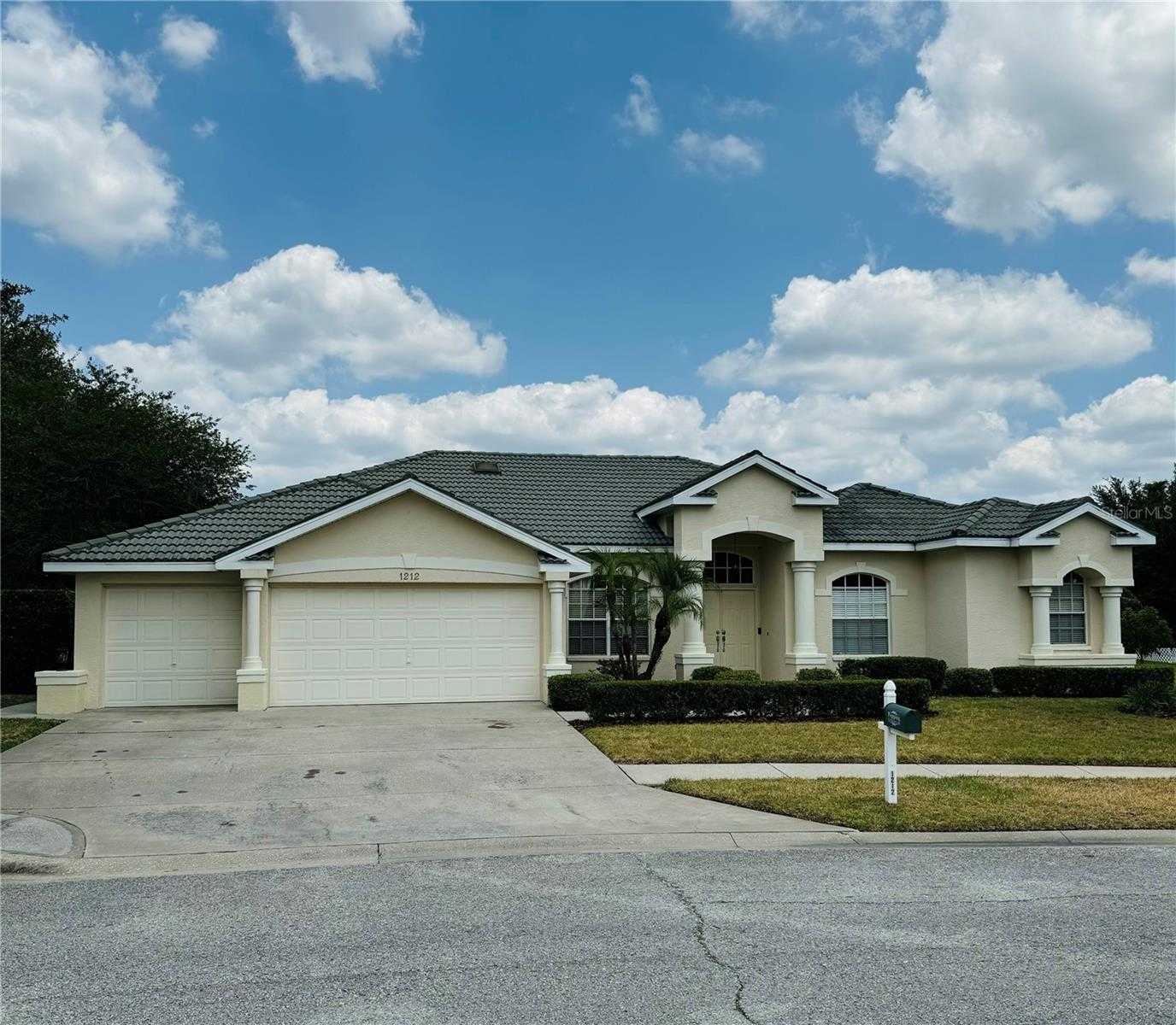 photo 2: 1212 BAYCOVE LANE, LUTZ FL 33549