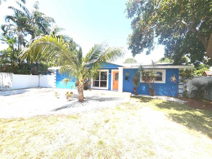 photo 2: 4430 HUNTINGTON STREET NE, SAINT PETERSBURG FL 33703