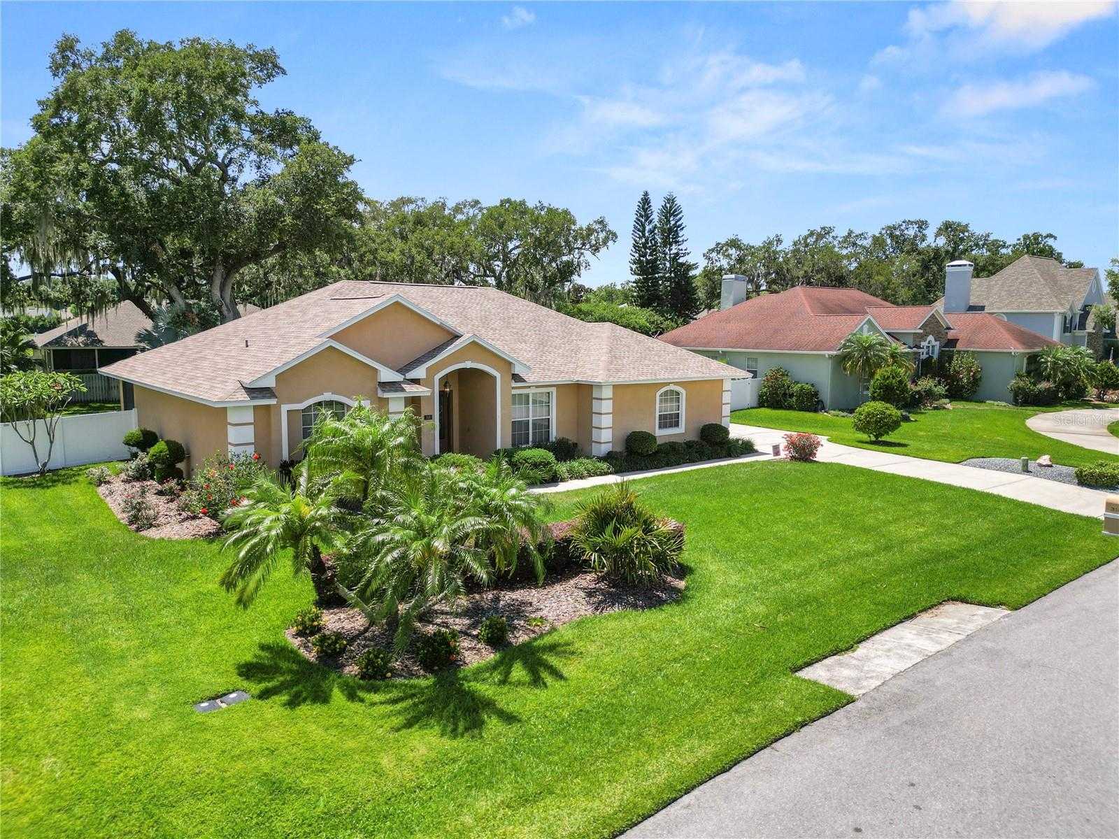 photo 3: 318 HAMILTON SHORES DRIVE NE, WINTER HAVEN FL 33881