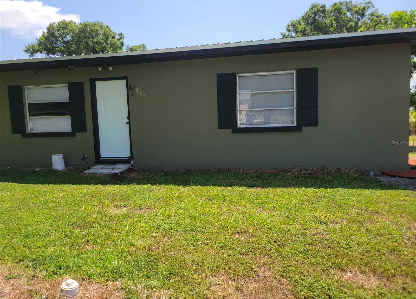 photo 3: 300 NW 5TH STREET, MOORE HAVEN FL 33471