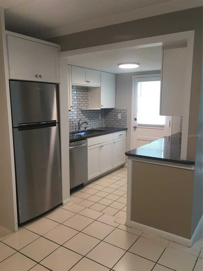 photo 2: 2 N FERNWOOD AVENUE Unit 7, CLEARWATER FL 33765