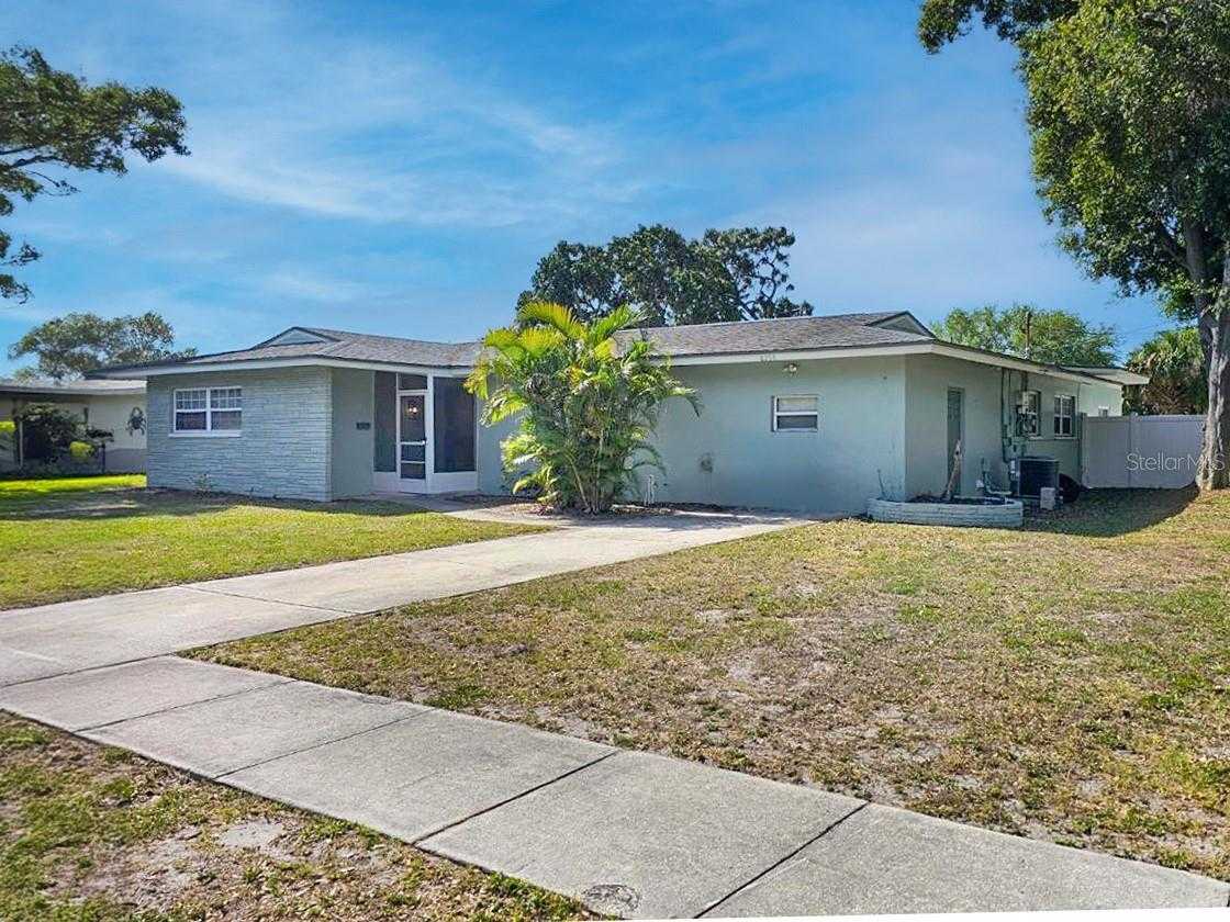 photo 2: 6298 40TH AVENUE N, SAINT PETERSBURG FL 33709