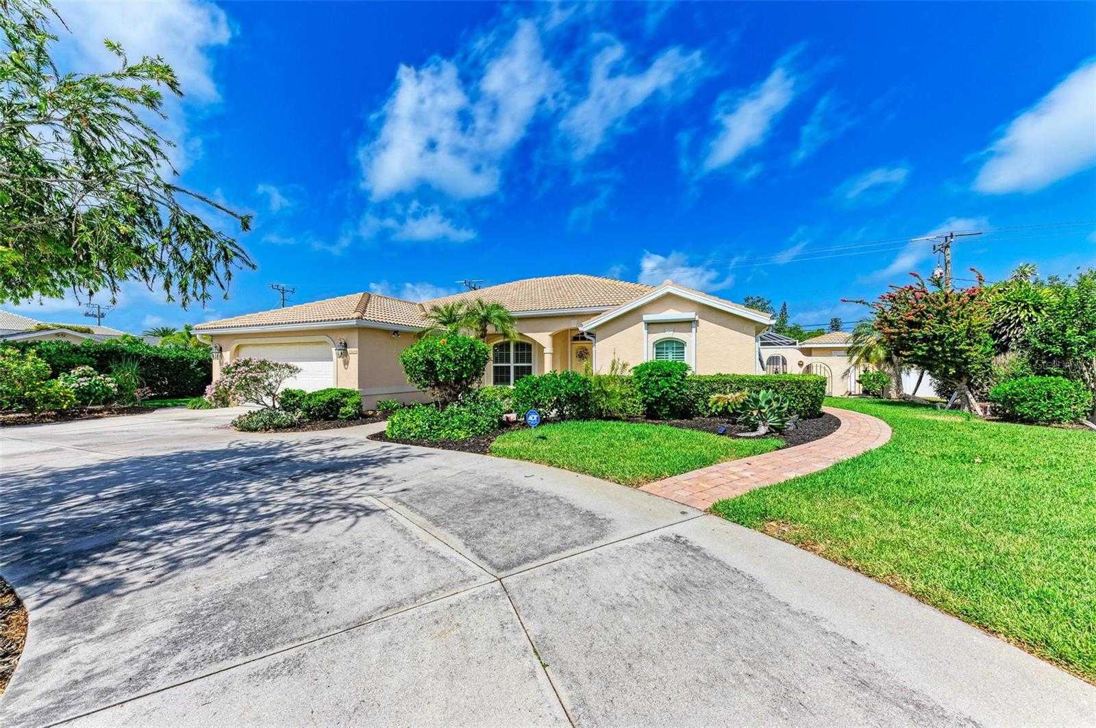 photo 1: 624 HARBOR DRIVE S, VENICE FL 34285