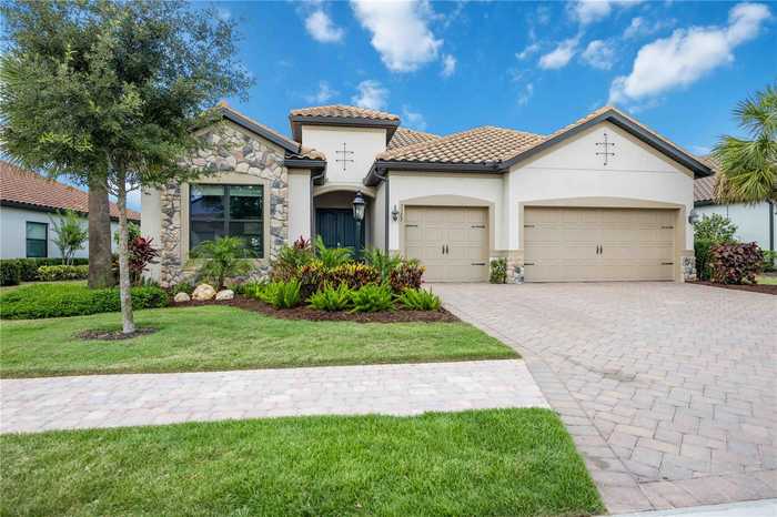 photo 1: 7123 WHITTLEBURY TRAIL, LAKEWOOD RANCH FL 34202