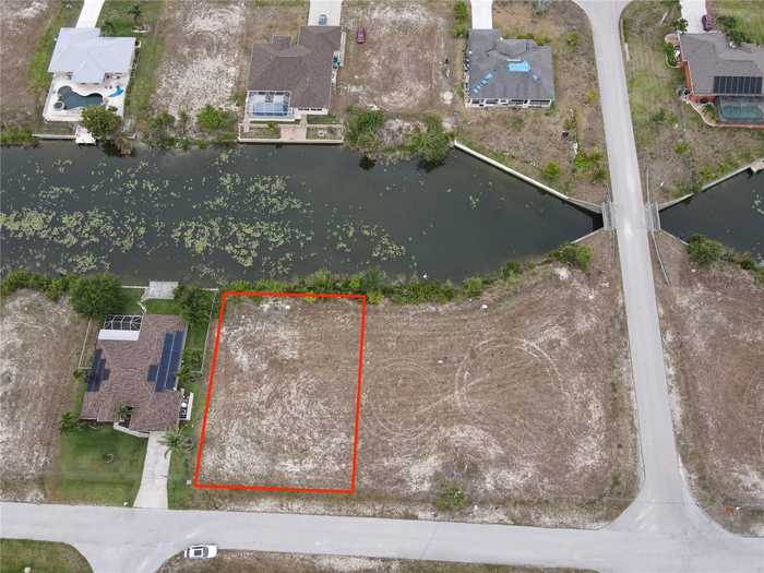 photo 4: 219 NE 19TH TERRACE, CAPE CORAL FL 33909