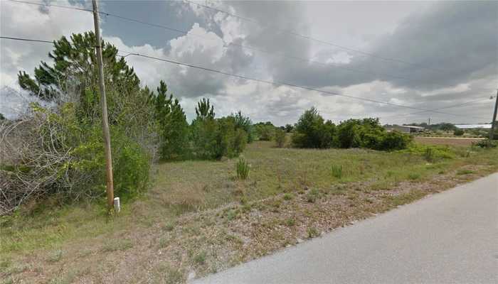 photo 2: 1716 W HOLIDAY DRIVE, LORIDA FL 33857