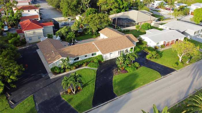 photo 1: 400 NOKOMIS AVENUE S, VENICE FL 34285