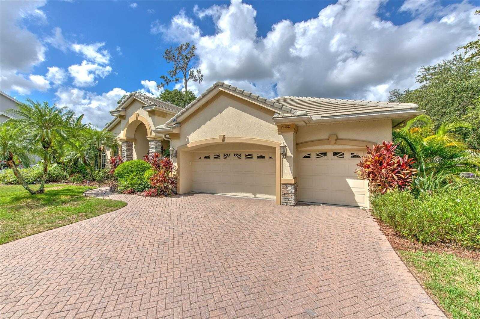 photo 3: 21220 SKY VISTA DRIVE, LAND O LAKES FL 34637