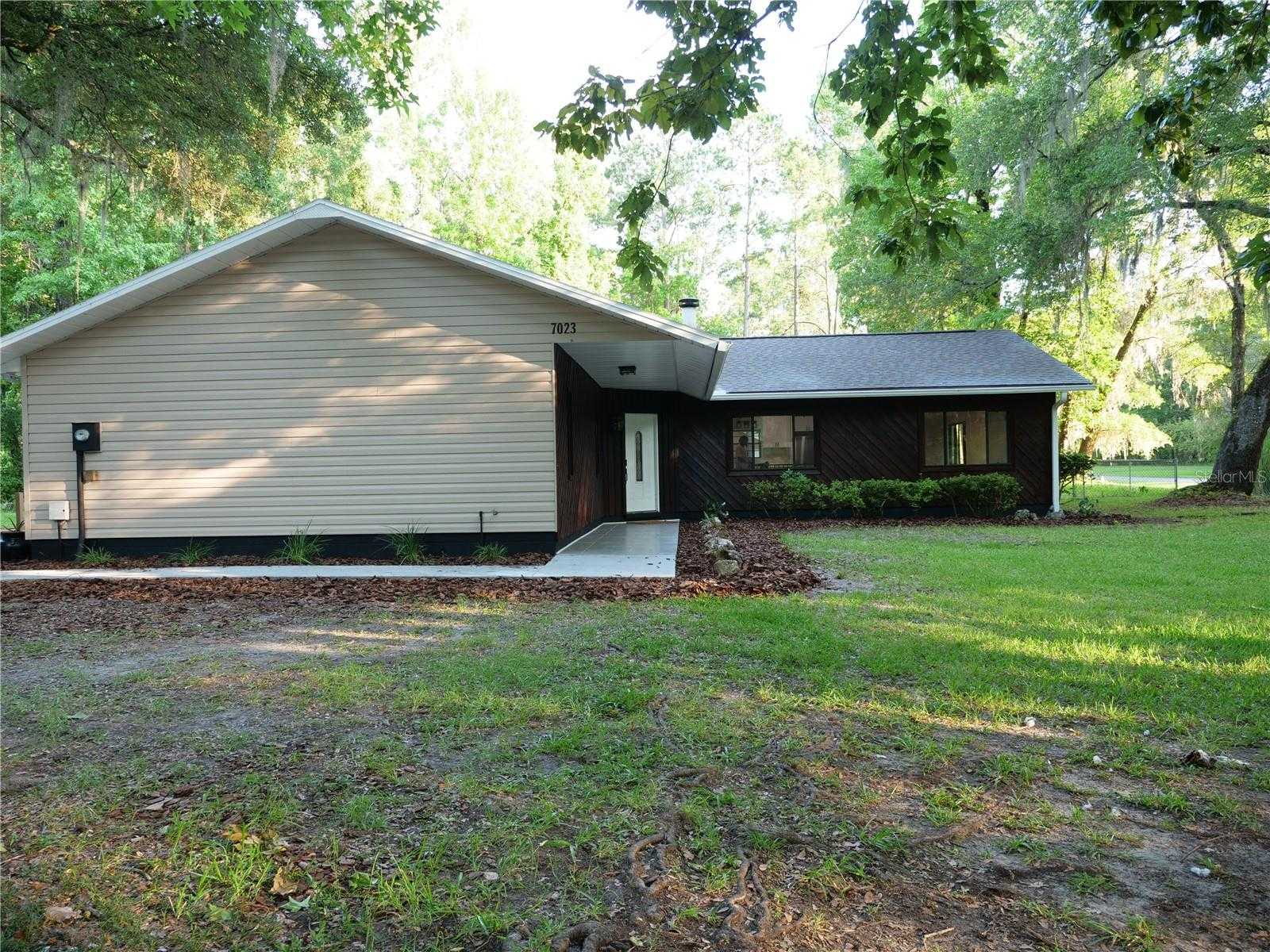 photo 2: 7023 NW 92ND PLACE, GAINESVILLE FL 32653