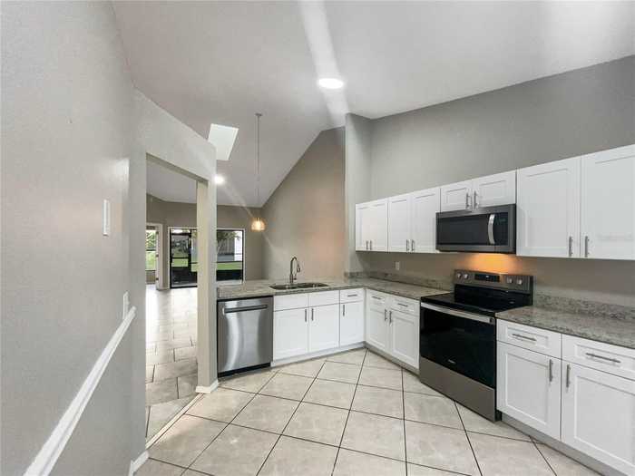 photo 2: 71 LAKEPOINTE CIRCLE, KISSIMMEE FL 34743