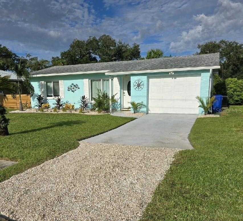 photo 3: 632 GOODWIN AVENUE, NEW SMYRNA BEACH FL 32169