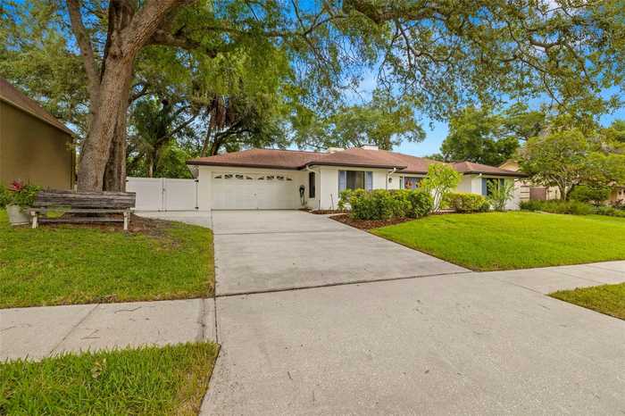 photo 2: 6308 N QUEENSWAY DRIVE, TEMPLE TERRACE FL 33617