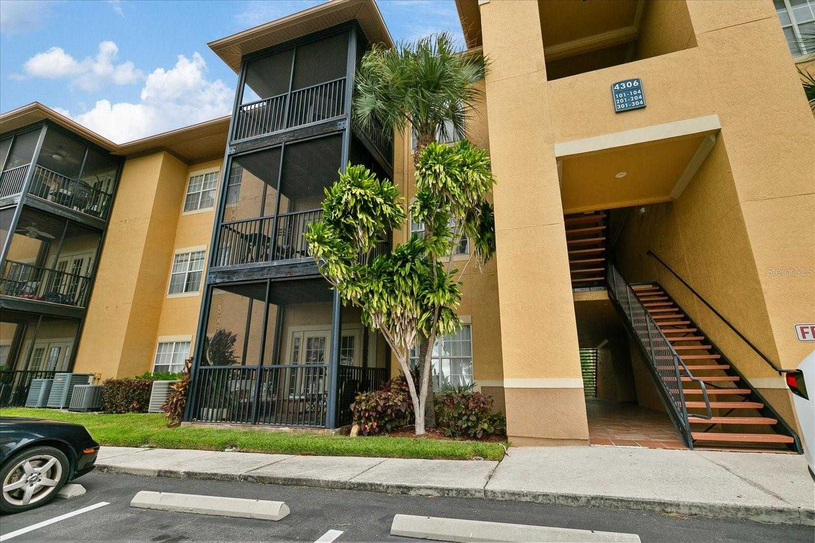 photo 3: 4306 BAYSIDE VILLAGE DRIVE Unit 201, TAMPA FL 33615