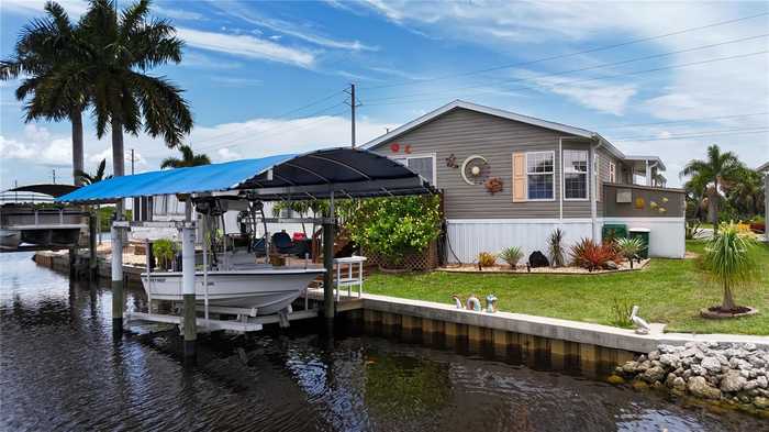 photo 1: 3413 BAYSIDE PARKWAY, PUNTA GORDA FL 33982