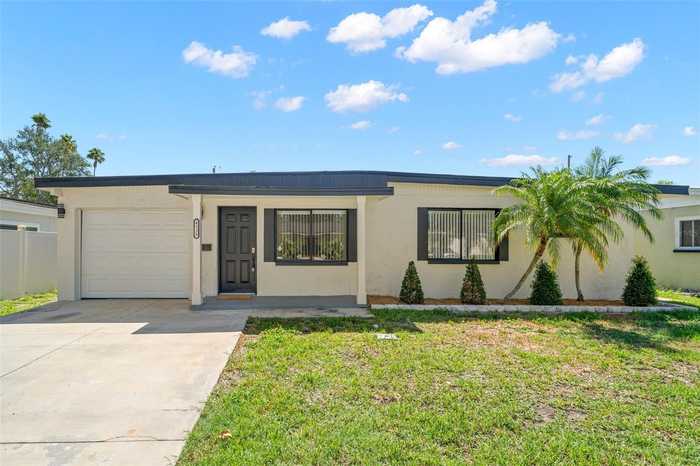 photo 1: 4135 DES MOINES STREET NE, SAINT PETERSBURG FL 33703