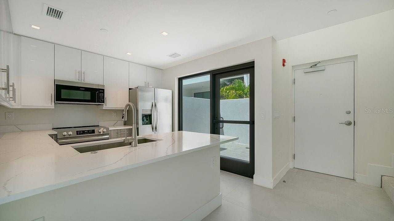 photo 3: 1558 4TH STREET Unit 210, SARASOTA FL 34236