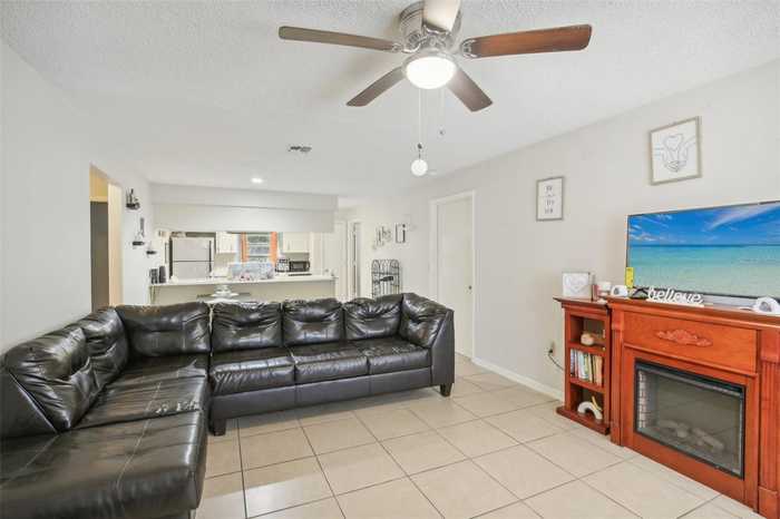 photo 2: 220 MARY CATHERINE COURT, LAKELAND FL 33809