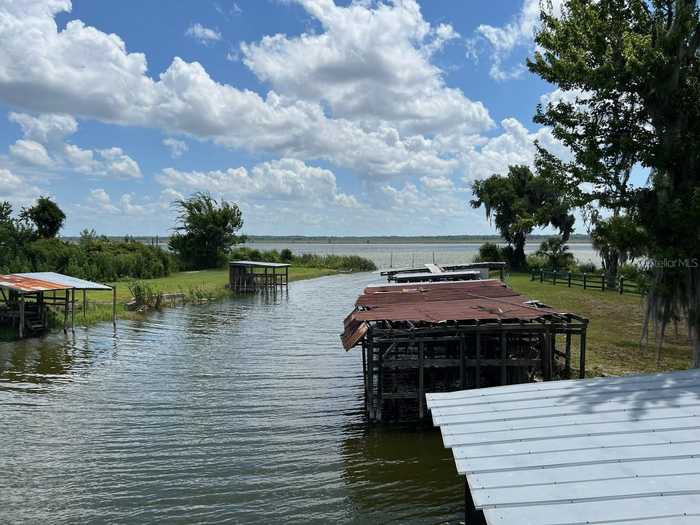 photo 2: 860 CR 482B, LAKE PANASOFFKEE FL 33538