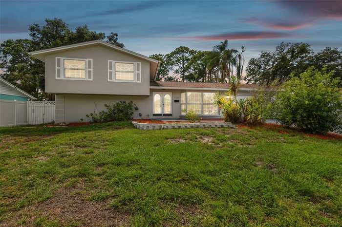 photo 2: 7104 GATEWAY COURT, TAMPA FL 33615