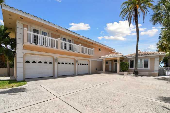 photo 2: 1520 GULF BOULEVARD, BELLEAIR BEACH FL 33786