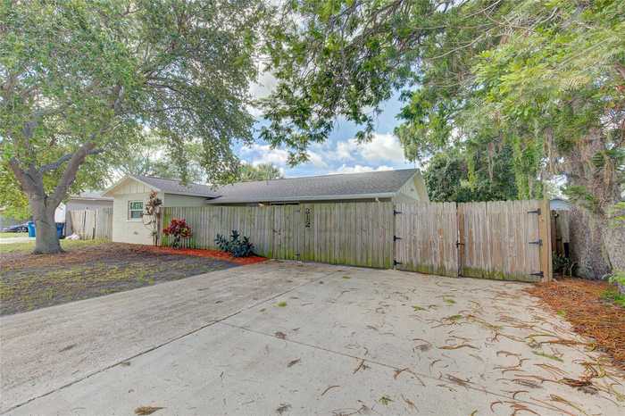 photo 2: 812 65TH AVENUE W, BRADENTON FL 34207