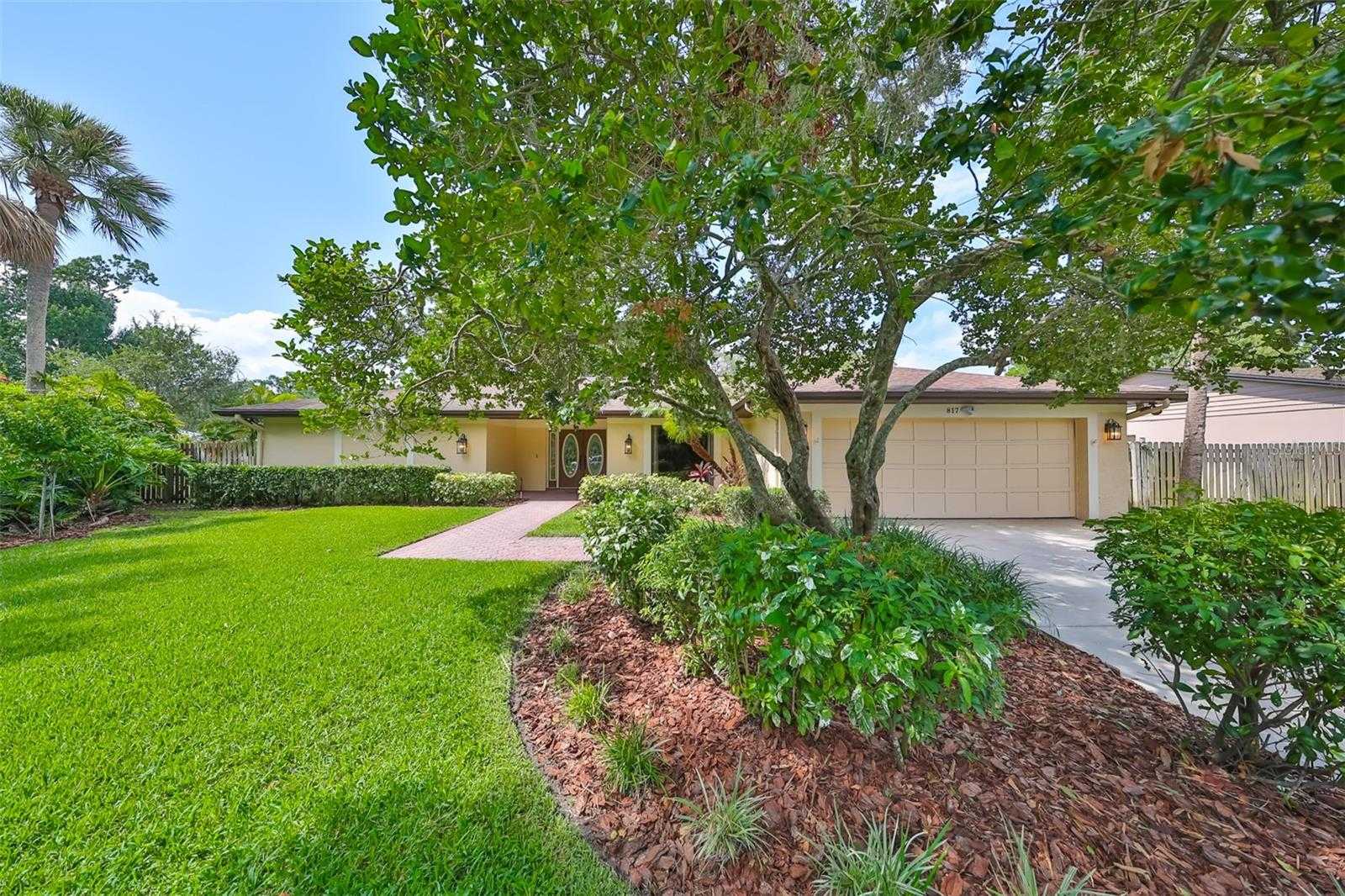 photo 1: 817 BANNOCKBURN AVENUE, TEMPLE TERRACE FL 33617