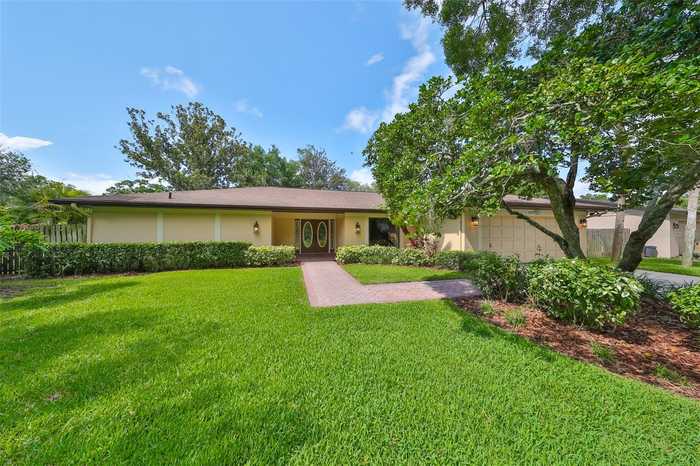 photo 2: 817 BANNOCKBURN AVENUE, TEMPLE TERRACE FL 33617