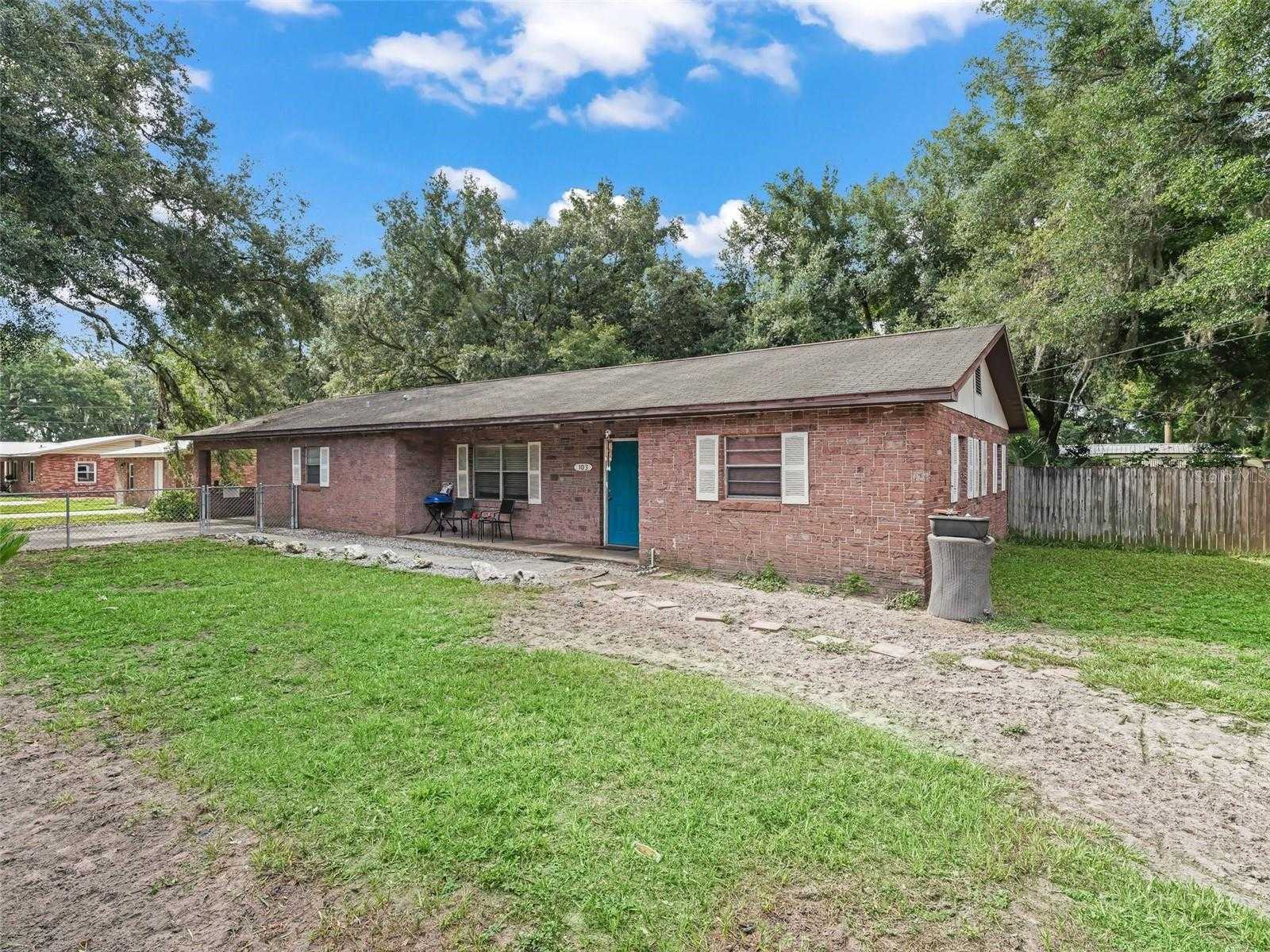 photo 2: 103 CR 491S, LAKE PANASOFFKEE FL 33538