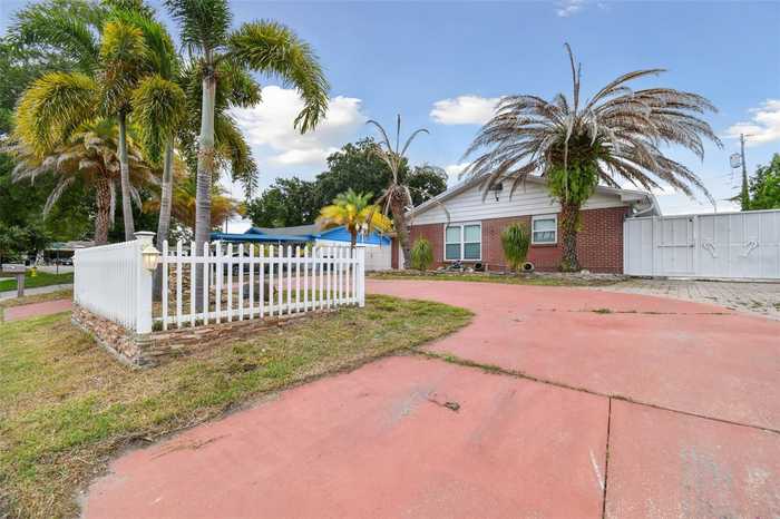 photo 2: 4523 DREISLER STREET, TAMPA FL 33634