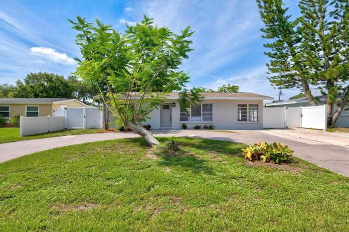 photo 1: 1012 MYRTLE AVENUE, VENICE FL 34285