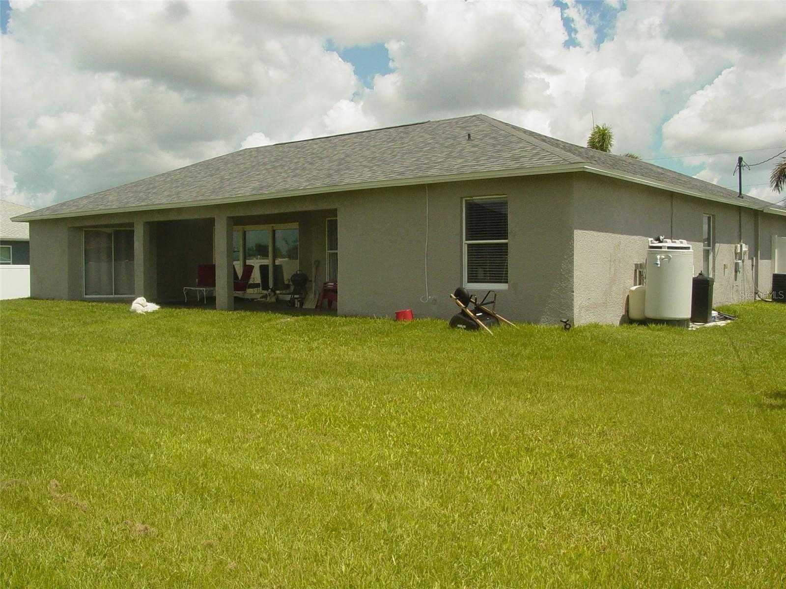 photo 3: 220 NE 24TH TERRACE, CAPE CORAL FL 33909