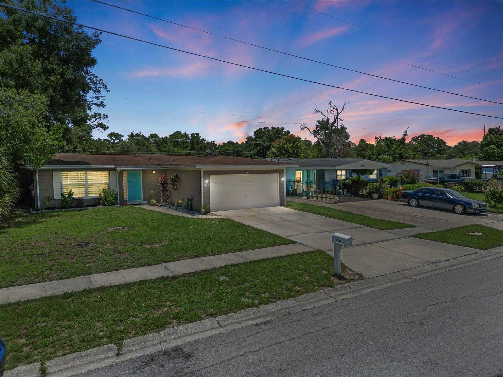 photo 3: 2320 E 112TH AVENUE, TAMPA FL 33612