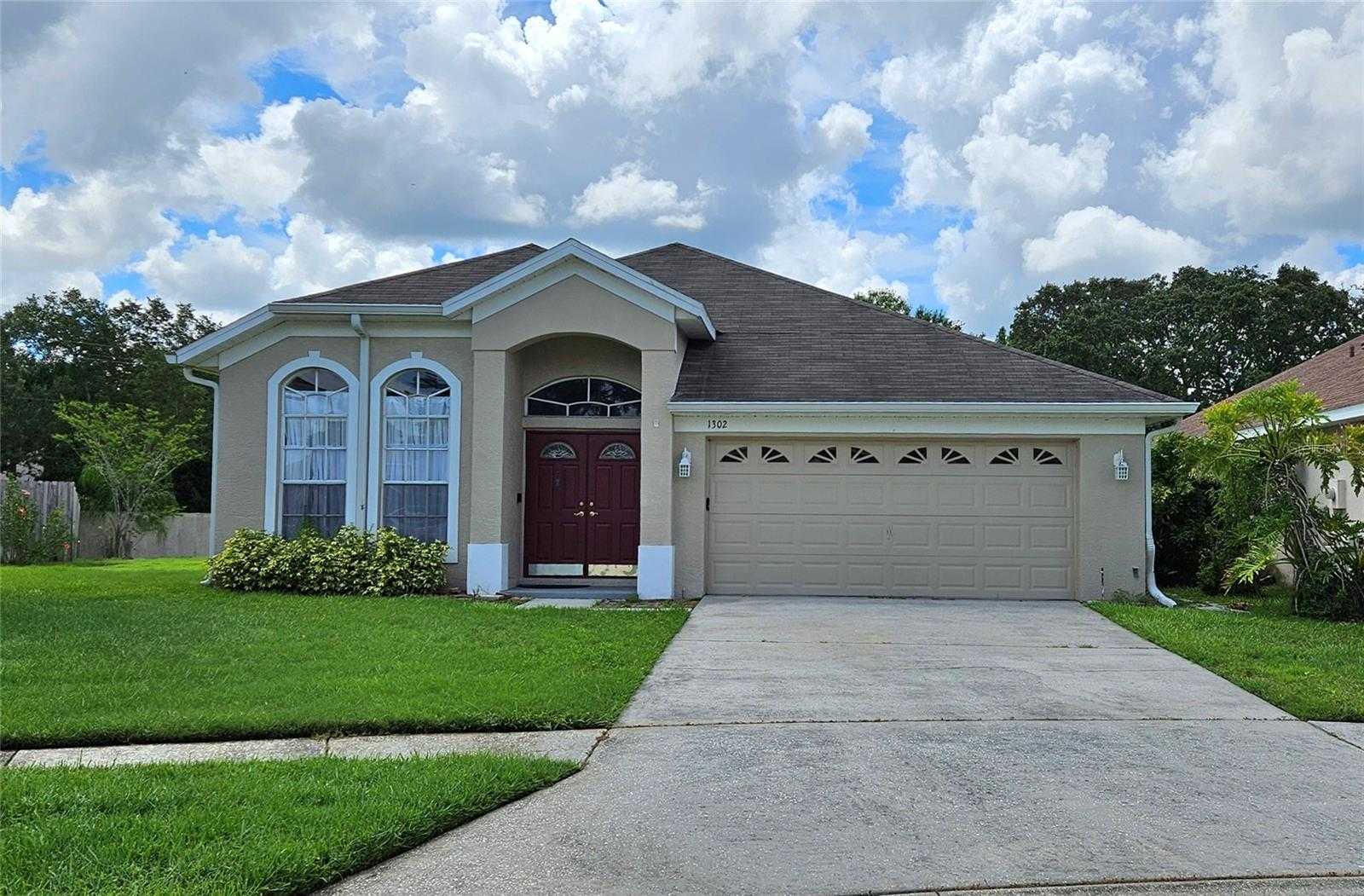 photo 2: 1302 VINETREE DRIVE, BRANDON FL 33510