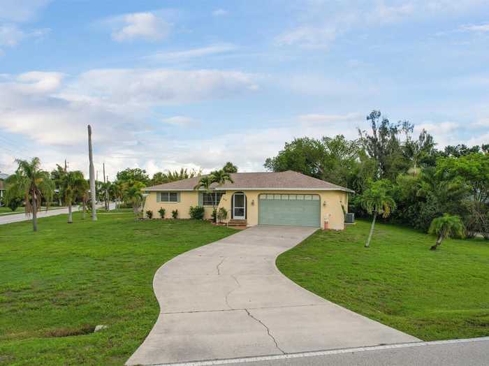 photo 2: 826 W VIRGINIA AVENUE, PUNTA GORDA FL 33950