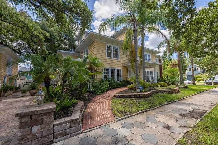 photo 1: 635 BAY STREET NE, SAINT PETERSBURG FL 33701