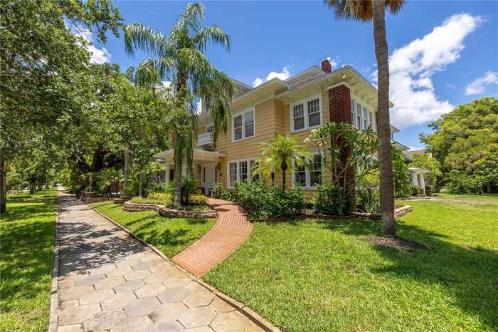 photo 2: 635 BAY STREET NE, SAINT PETERSBURG FL 33701