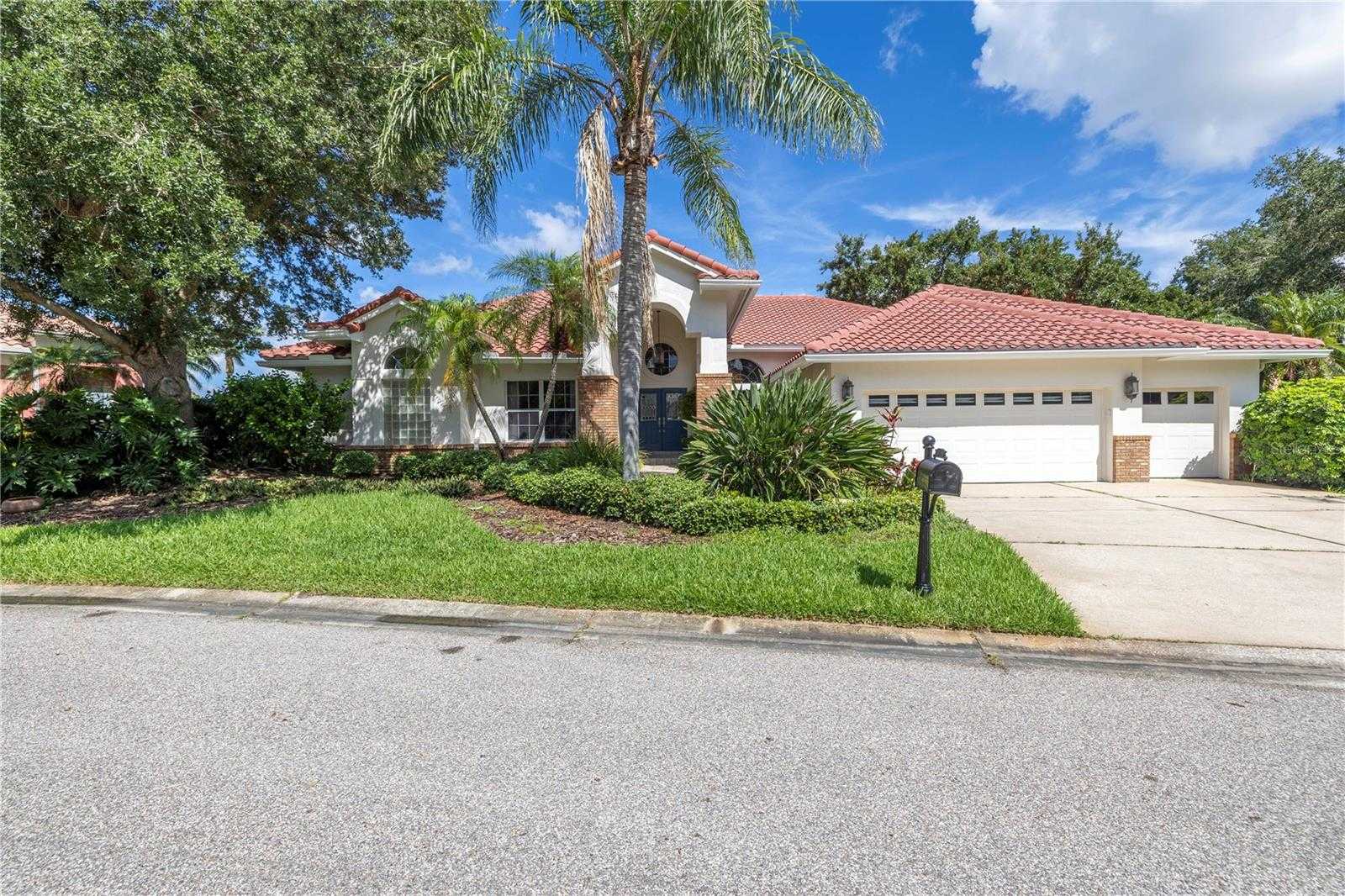 photo 2: 908 LAKE PLACIDO COURT NE, SAINT PETERSBURG FL 33703