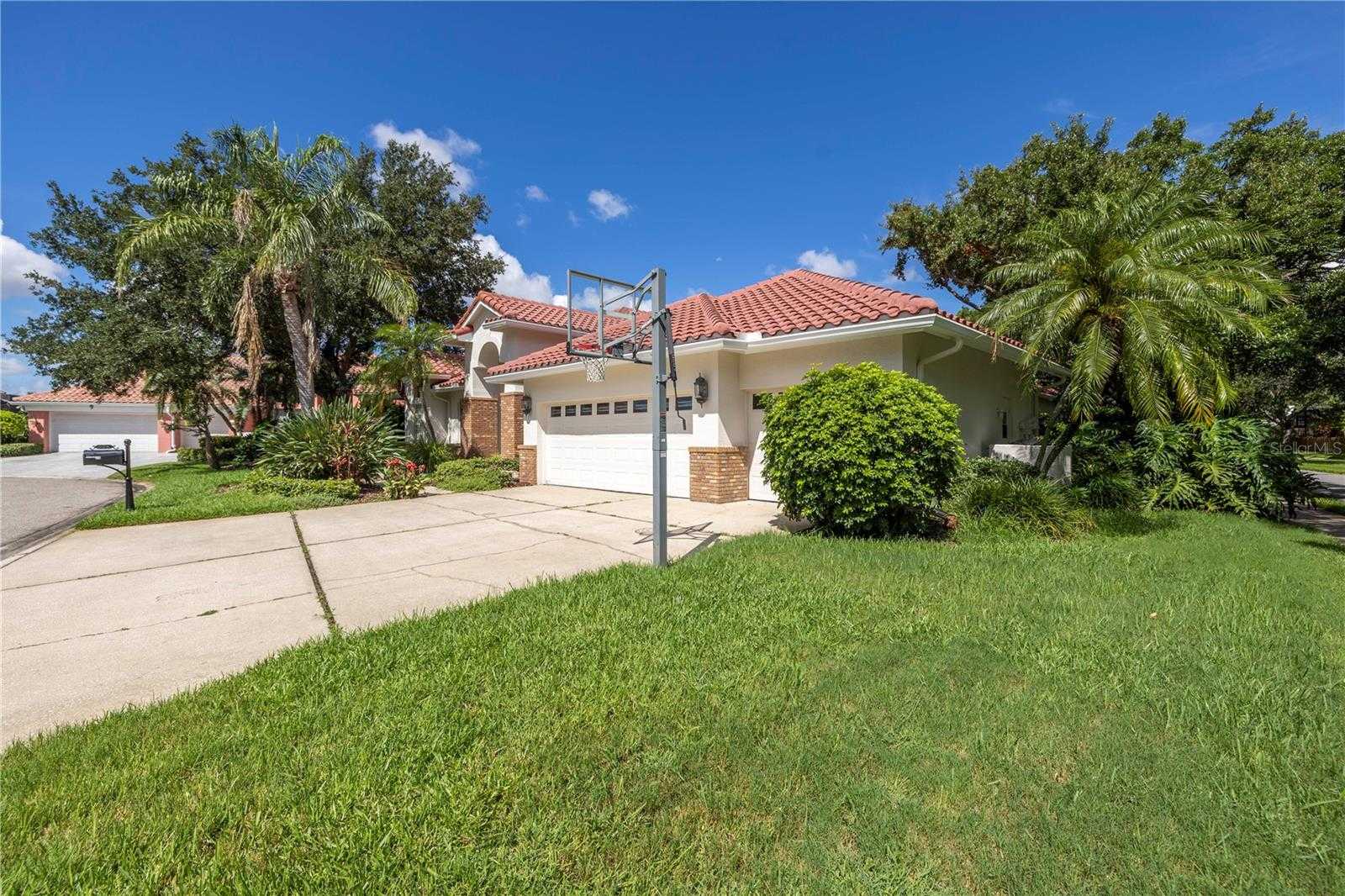 photo 3: 908 LAKE PLACIDO COURT NE, SAINT PETERSBURG FL 33703