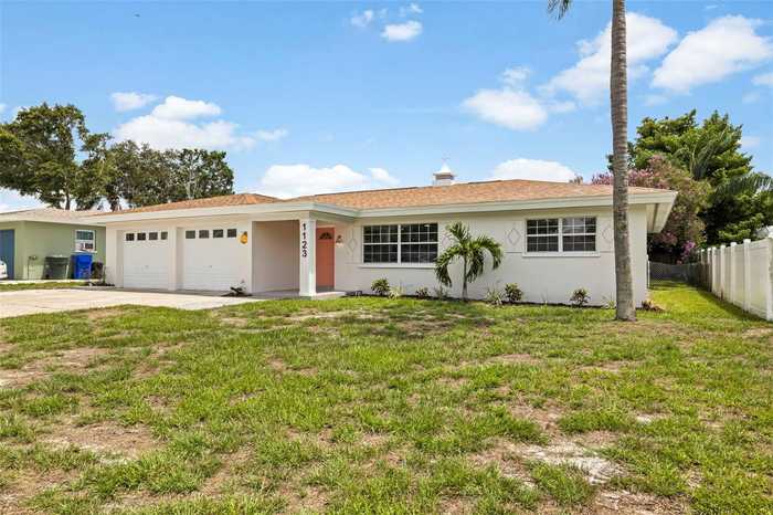 photo 2: 1123 ROBMAR ROAD, DUNEDIN FL 34698