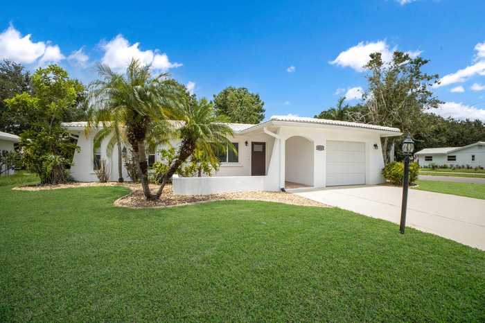 photo 2: 4211 CHINABERRY ROAD, BRADENTON FL 34208