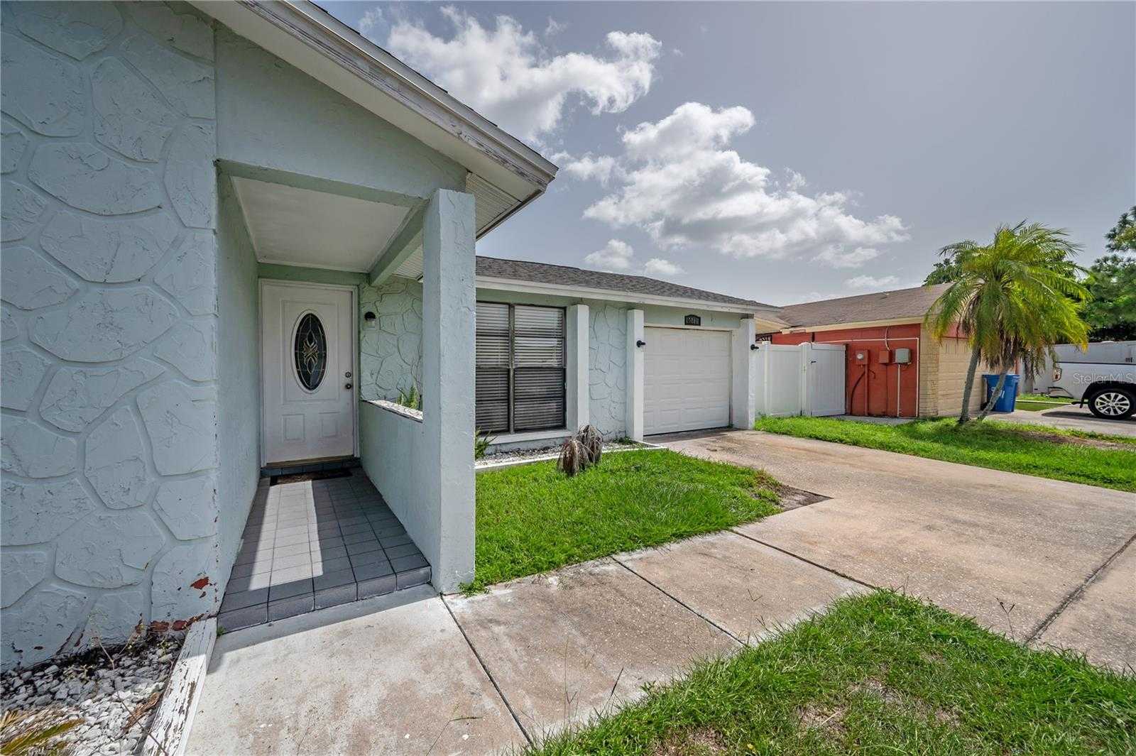 photo 3: 9213 SHELLGROVE COURT, TAMPA FL 33615